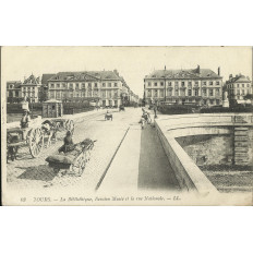 CPA: TOURS, BIBLIOTHEQUE, ANCIEN MUSEE, Rue NATIONALE, vers 1900