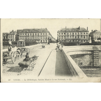 CPA: TOURS, BIBLIOTHEQUE, ANCIEN MUSEE, Rue NATIONALE, vers 1900