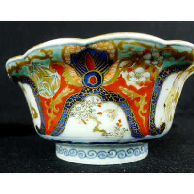 CHINE ou JAPON, BOL à DECOR IMARI, XIXe . MARQUE 4 CARACTERES.
