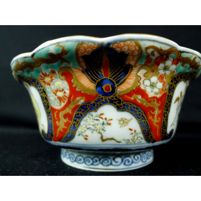 CHINE ou JAPON, BOL à DECOR IMARI, XIXe . MARQUE 4 CARACTERES.