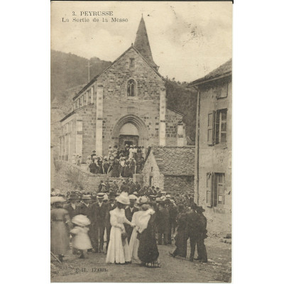 CPA: PEYRUSSE, La Sortie de la Messe, Années 1920