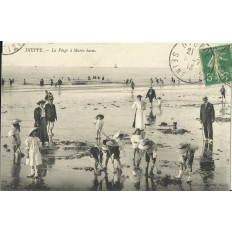 CPA: DIEPPE, La PLAGE à Maréé Basse, vers 1910.