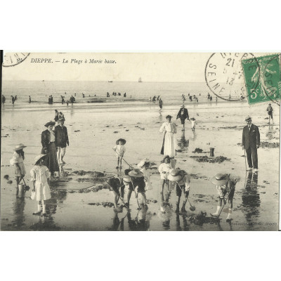 CPA: DIEPPE, La PLAGE à Maréé Basse, vers 1910.