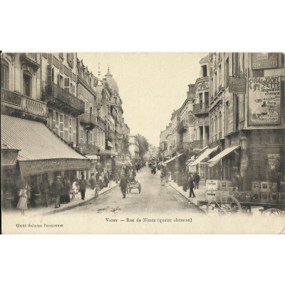 CPA: VICHY, Rue de NIMES (Quatre Chemins), vers 1900