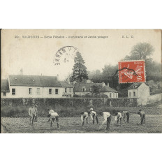 CPA: VAUJOURS, Ecole FENELON, Aumonerie et Jardin Potager, vers 1900
