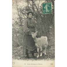 CPA: AUVERGNE, Jeune Gardeuse de Chèvres, vers 1900