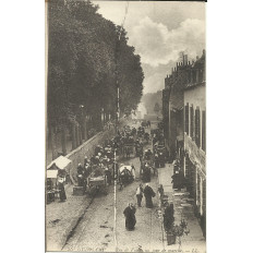 CPA: GUINGAMP, Rue du VALLY, années 1900