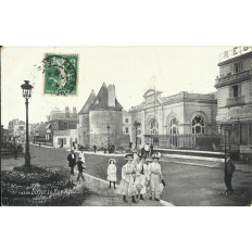 CPA: DIEPPE, La rue AGUADO, vers 1900.