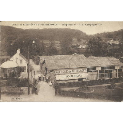 CPA: Route de COMPIEGNE à PIERREFONDS,ROULLEAU GRILLAGES, vers 1900