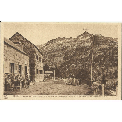 CPA: CAUTERETS, Vallée du MARCADAU, Refuge, vers 1920