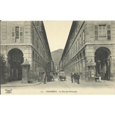 CPA: CHAMBERY, La Rue des PORTIQUES, Années 1900
